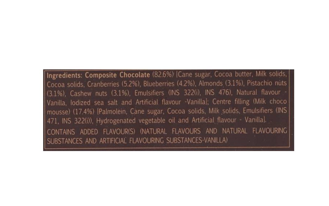 Fabelle Choco Mousse With Nuts & Berries, Centre Filled Bar   Box  121 grams